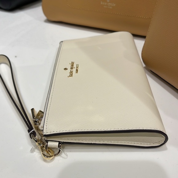 Kate Spade Madison Double Zip Wristlet Wallet Phone Case
Meringue
NWT - Picture 6 of 16